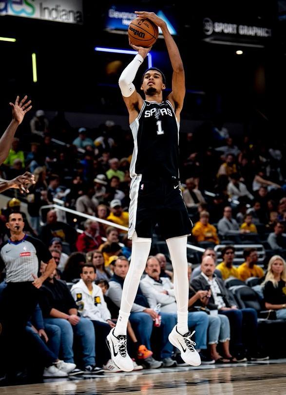 意昂体育-落选秀完爆福克斯，弗拉格造NBA神迹，文班29+11送独行侠6连败